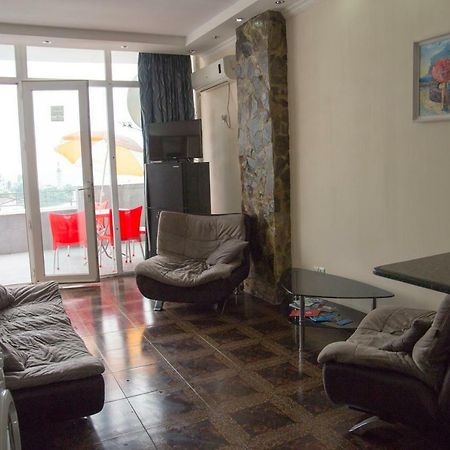 Apartment Miracle Batumi Bagian luar foto