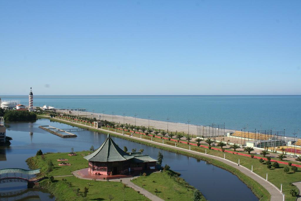 Apartment Miracle Batumi Bagian luar foto