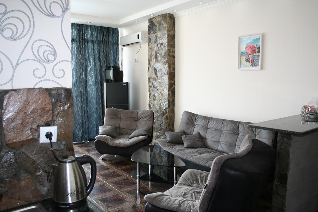 Apartment Miracle Batumi Bagian luar foto