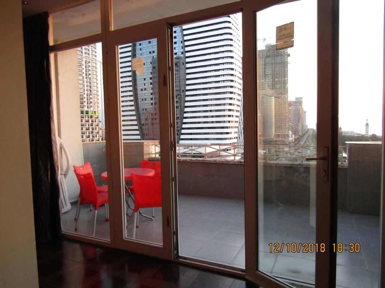 Apartment Miracle Batumi Bagian luar foto