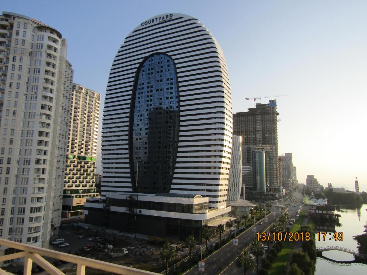 Apartment Miracle Batumi Bagian luar foto