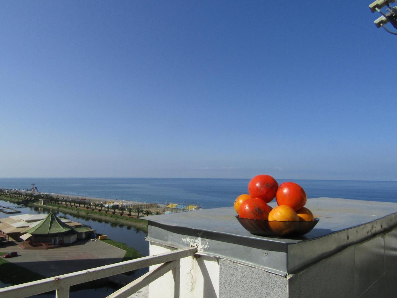 Apartment Miracle Batumi Bagian luar foto