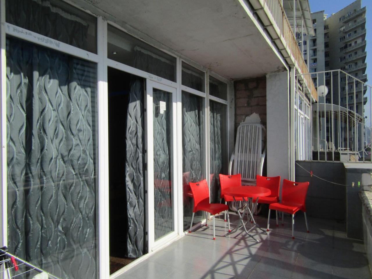 Apartment Miracle Batumi Bagian luar foto