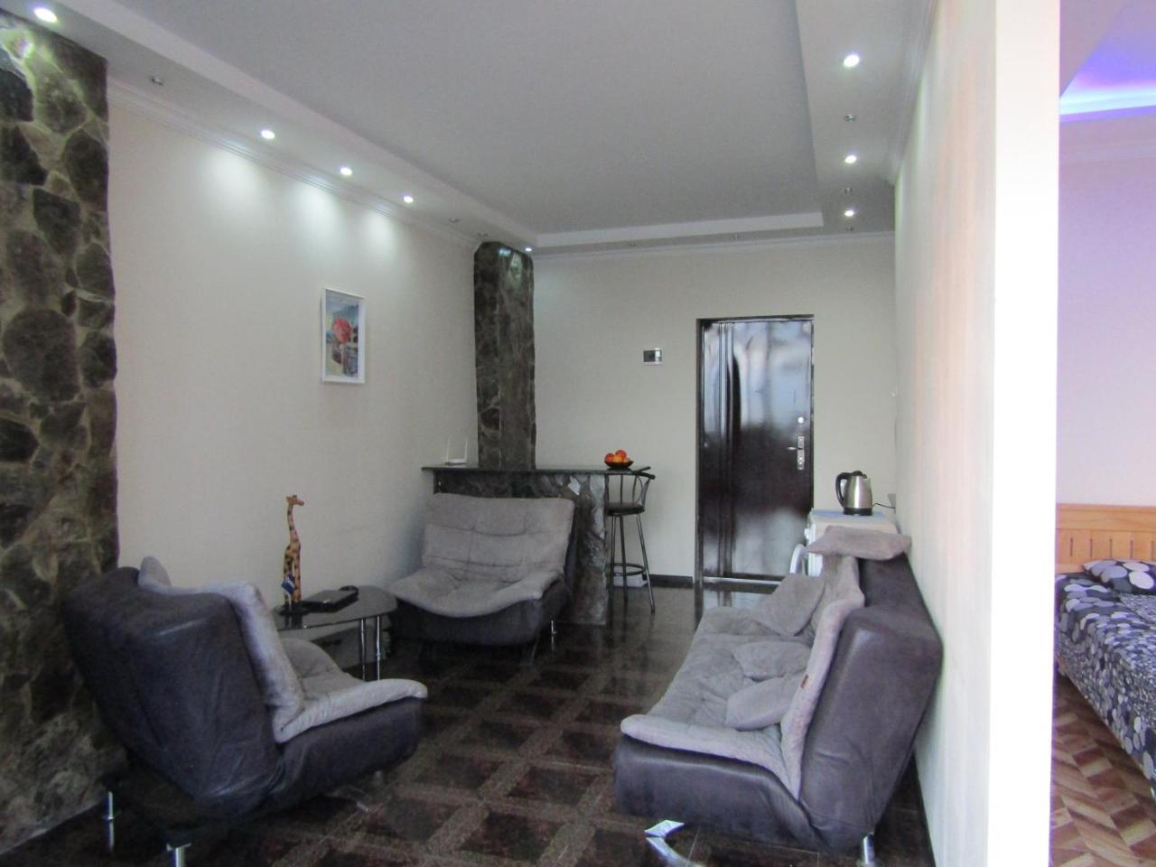Apartment Miracle Batumi Bagian luar foto
