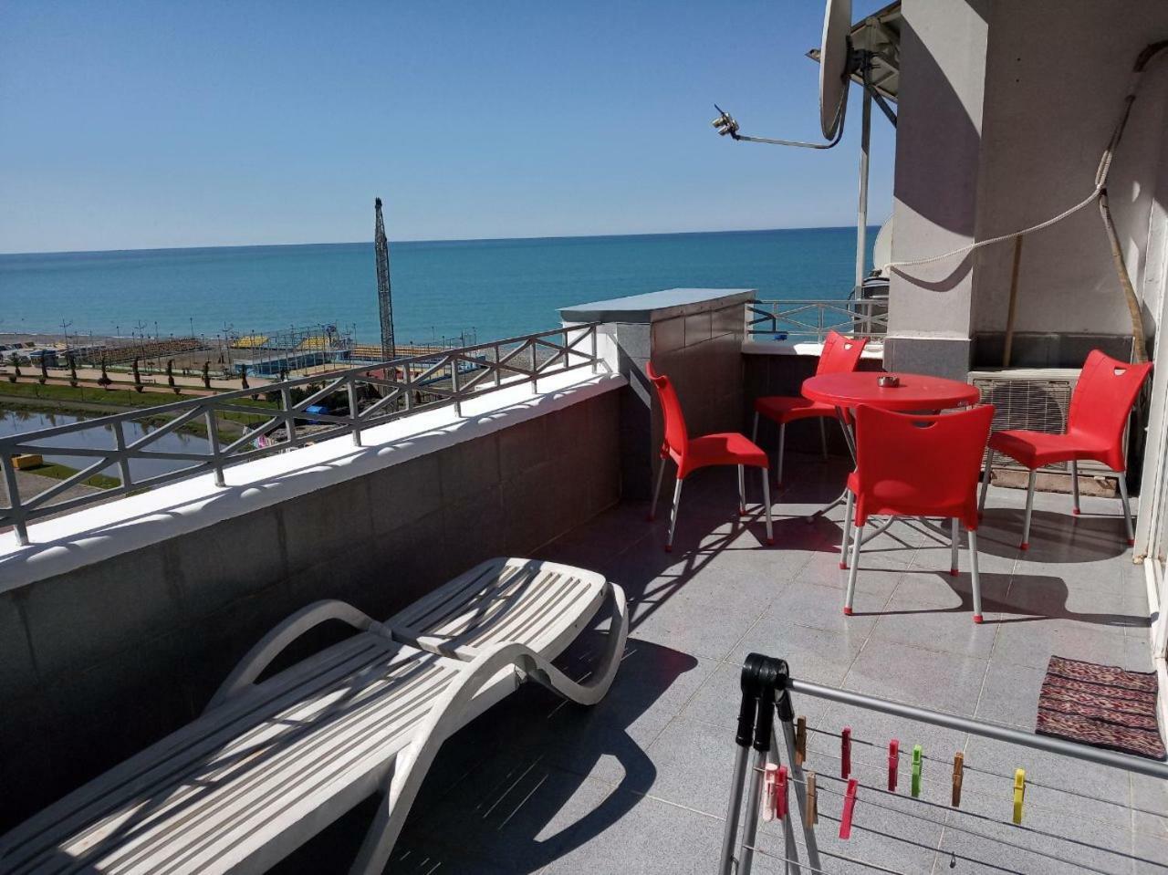 Apartment Miracle Batumi Bagian luar foto