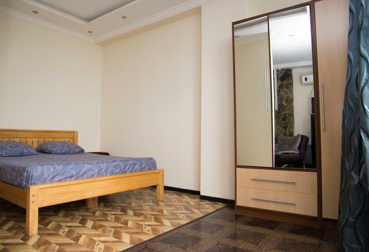 Apartment Miracle Batumi Bagian luar foto