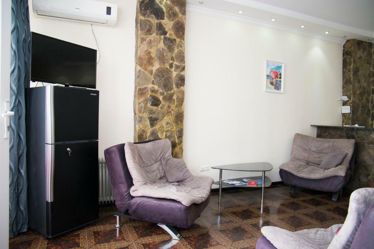 Apartment Miracle Batumi Bagian luar foto