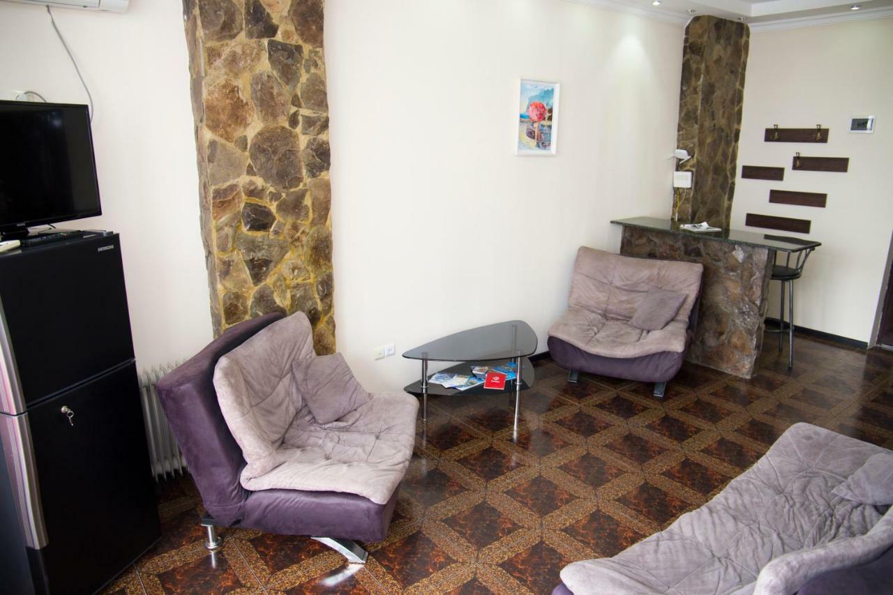 Apartment Miracle Batumi Bagian luar foto